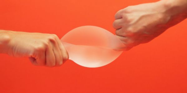 ペアルシリコンバッグの強さと柔軟性