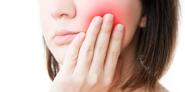 持続する痛みや違和感がある場合は医師に相談